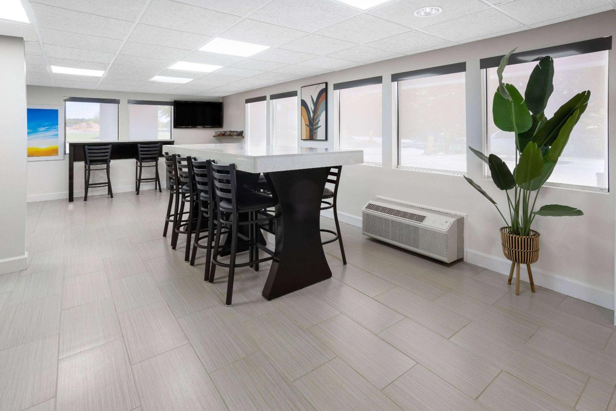 Days Inn By Wyndham Acworth Extérieur photo